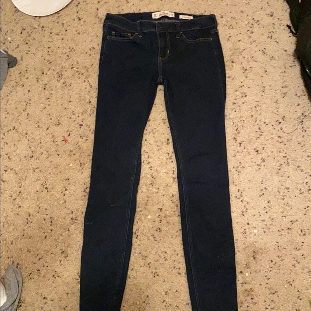 Low rise hollister jeans.